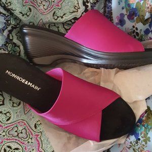 Ladies size 8 slip-on